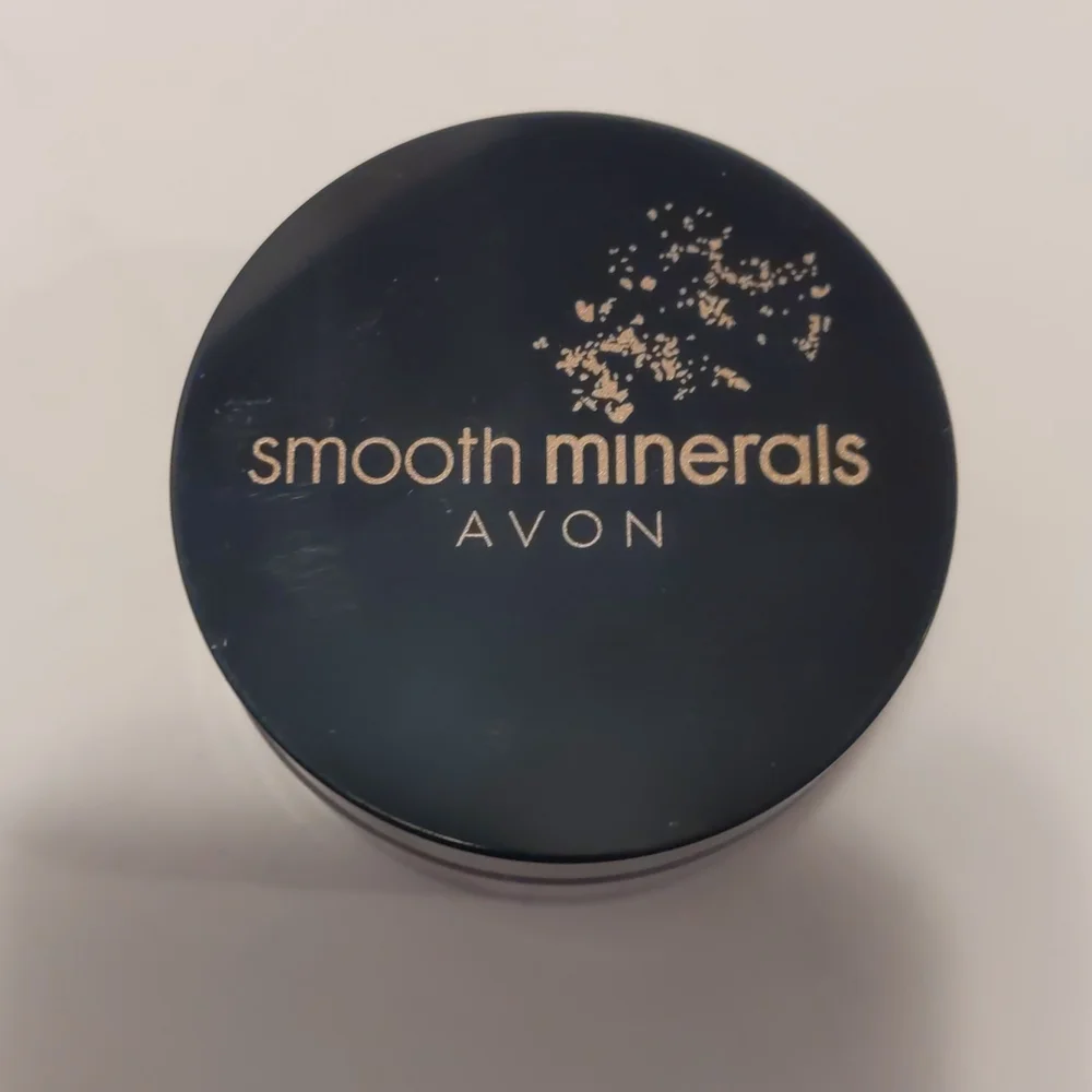 Avon Smooth Minerals Power Foundation Bronze New In Box 3.5 g net wt 0.12 oz